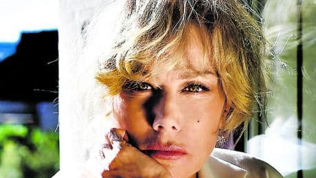 Insonnia, Nancy Brilli: «Pur di riusciure a dormire ho provato di tutto. Non basta la pezza fredda, ecco come l'ho curata»