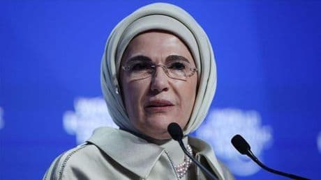 Emine Erdoğan’dan Dünya Ebeler Günü mesajı
