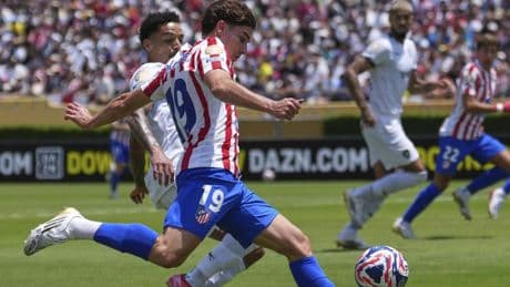 El Atlético pidió dos penaltis sobre Julián Álvarez: Indignados con César Ramos