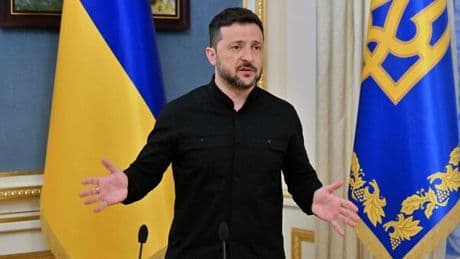Russia, l'intelligence accusa: «Intesa segreta Usa-Gran Bretagna per rimuovere Zelensky»
