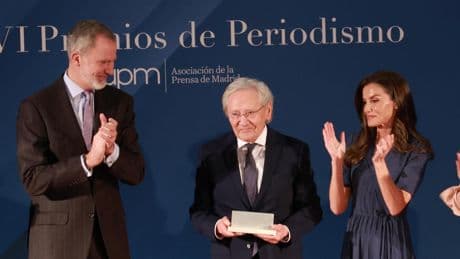El Rey reconoce en Fernando Ónega “su mirada independiente, cargada de retranca”