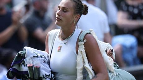 Aryna Sabalenka tijdens verloren halve finale Wimbledon woedend op Amanda Anisimova: ’Dat was een beetje vroeg’