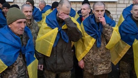 Russland und Ukraine tauschen Gefangene aus – „Der kleinste gemeinsame Nenner“