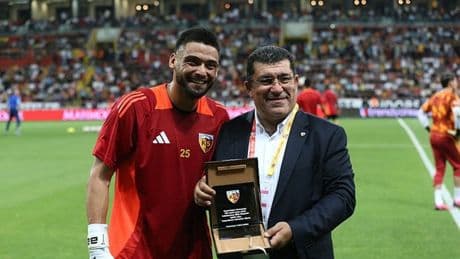 Kaleci Bilal'e başkan kalkanı