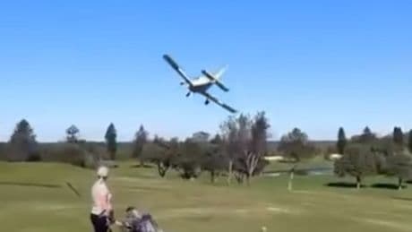 Dramatisches Video - Flieger stürzt auf Golfplatz ab