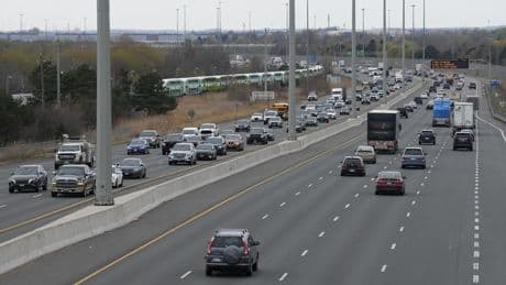 More Canadians commute as remote work declines, StatCan data shows