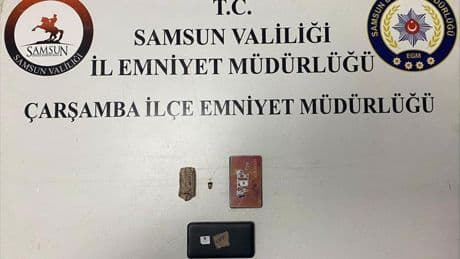 Ehliyet sınavına kopya düzeneğiyle girmeye çalışırken yakalandı