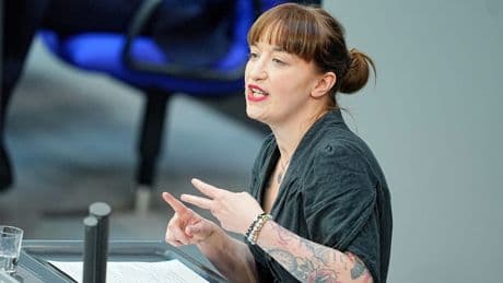 Reichinnek ätzt im Bundestag - „Milliarden für Rüstung, für Frauen ein Danke“