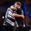 Gian van Veen stuurt goede vriend Danny Noppert naar huis, in kwartfinale wacht mogelijk nieuwe Nederlandse clash