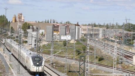 Mazazo para Óscar Puente: ordenan paralizar las obras del AVE en Palencia y obligan a derribar lo construido
