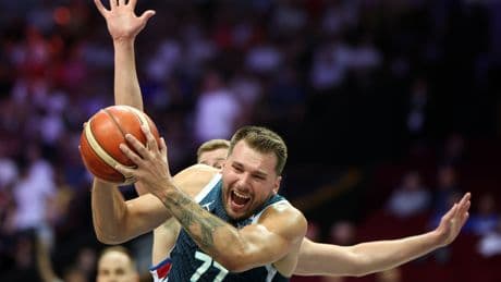 La enésima exhibición de Doncic sorprende a Italia y lleva a Eslovenia a cuartos de final