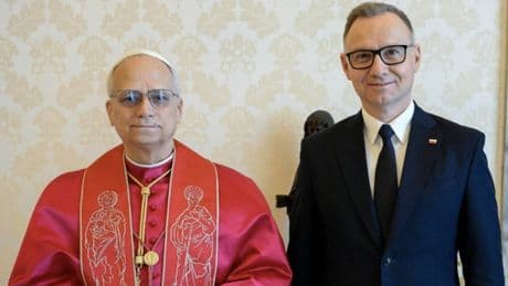 Vaticano e Polonia ai ferri corti, protesta diplomatica per le "interferenze" di due vescovi: governo formato da «gangster»