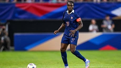 Équipe de France (F) : la capitaine Griedge Mbock surveillée «au jour le jour» avant le début de l’Euro
