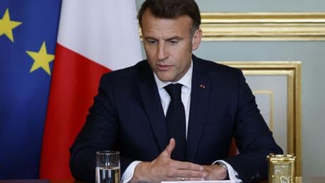 Macron appelle les chercheurs « du monde entier » à « choisir » la France et l’Europe