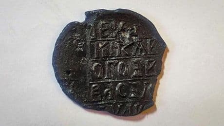 Des archéologues russes mettent au jour un sceau ducal appartenant à Ivan III