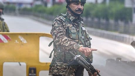Pakistan ve Hindistan ateşkes ilan etti