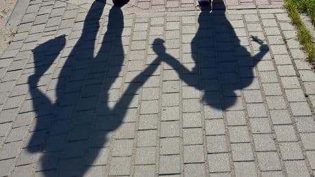 "Une fracture inexpliquée": une ex-nounou condamnée à trois ans de prison ferme pour des violences sur des enfants