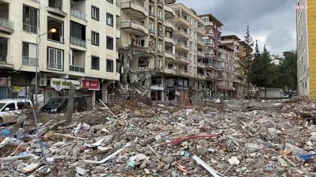 Öncelik halk mı, aç kurtlar mı?