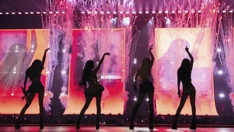 Blackpink desata la locura K-pop en Barcelona con una 'rave' de corazones rosas