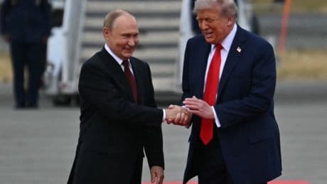 Trump ‘allows Putin to take the dominant position’ in first handshake in Alaska