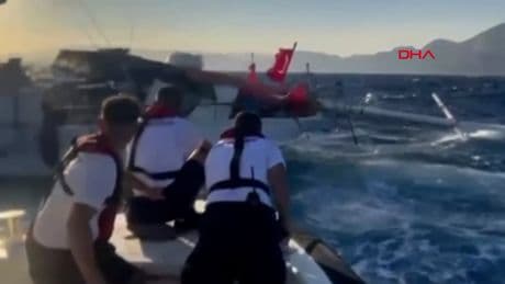 Muğla'da yelkenli operasyonu! 12 kişi kurtarıldı