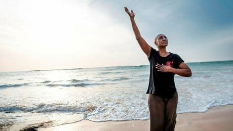 Germaine Acogny, mère de la danse africaine contemporaine, se raconte dans un film