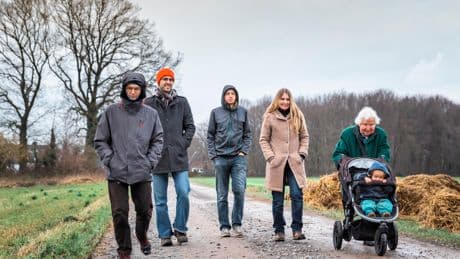 «J’ai honte, mais sans eux, je ne tiendrais pas financièrement» : ces jeunes actifs qui dépendent de leurs grands-parents
