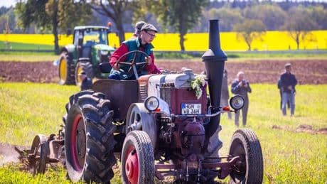 Landwirtschaft: Preise und "Koppelfete": Um die Wette pflügen bei Gadebusch