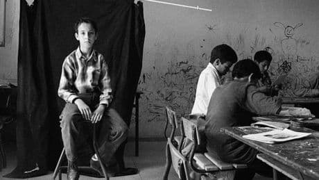 La salle de classe, tableau noir de la société marocaine par Hicham Benohoud