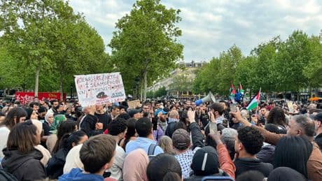 «Tout est à cause de lui» : Bruno Retailleau pointé du doigt à la manifestation «contre l’islamophobie» à Paris