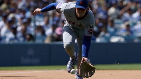 Mets bungle late lead in ugly fashion to split series with Dodgers