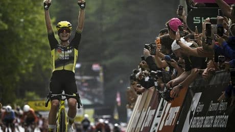 L’expérimentée Marianne Vos remporte le premier maillot jaune du Tour féminin 2025