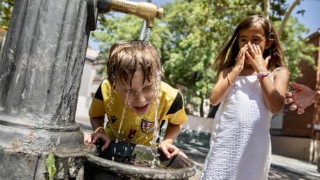 Jugar a 50 ºC: los parques infantiles se convierten en “sartenes” durante el verano