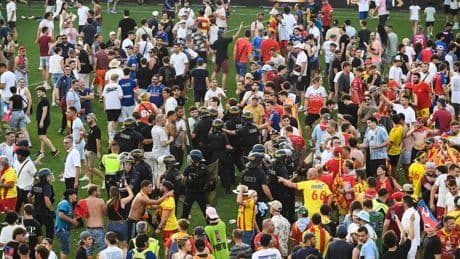 Grenoble-Perpignan : joueurs de l’USAP agressés, chemise tachée de sang..., comment l’après-match a dégénéré