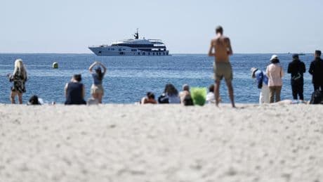 La plage de vos vacances est-elle labellisée «Pavillon bleu» en 2025 ? La réponse en cartes et avec notre moteur de recherche