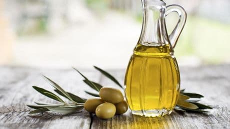Alexandre Olmos, médico: “Si guardas el aceite de oliva en la despensa, lo estás arruinando; si no lo conservas bien, estás perdiendo todos sus beneficios”
