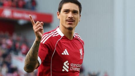 Arne Slot krijgt miljoenen binnen door verkoop Liverpool-spits Darwin Nunez en kan een nieuw bod doen op gewilde Alexander Isak