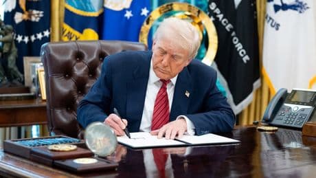 Trump: İngiltere ile çığır açan bir anlaşma yaptık