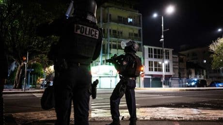 «Il faut que l’État mette les moyens» : triple homicide à Fort-de-France, le maire réclame des mesures
