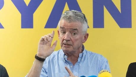 Ryanair estudia subir la comisión a los trabajadores que identifiquen equipaje que excede el tamaño permitido