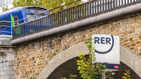Paris : un homme de 19 ans condamné pour avoir arraché violemment le collier d’une femme de 91 ans le RER B