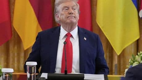 Lisonjas, dádivas, ideas simples y sumisión: el método para llegar a Trump
