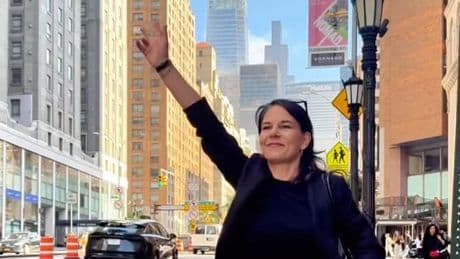 Wie bei „Sex and the City“ - Baerbock posiert schon in New York