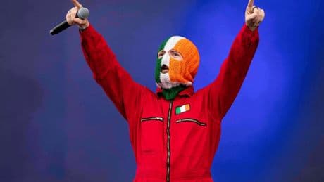 Geen vervolging voor rapformatie Kneecap vanwege Glastonbury-show, onderzoek naar Bob Vylan loopt nog