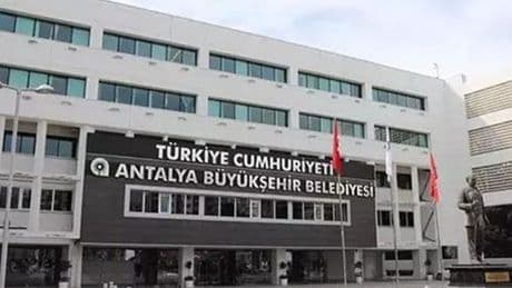 Antalya Büyükşehirde taciz iddiaları sürerken "kadın dostu kent' protokolü gündemde