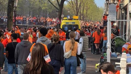 Koningsdagdrukte Amsterdam was 'onbeheersbaar' voor ambulancezorg