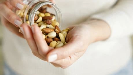 Ni piñones ni nueces: los mejores frutos secos para crear colágeno de forma natural y mejorar la piel