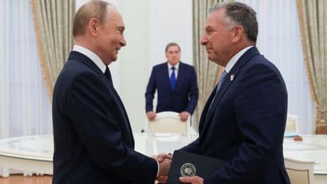 Guerre en Ukraine : après leur rencontre, Vladimir Poutine et Steve Witkoff préservent les apparences