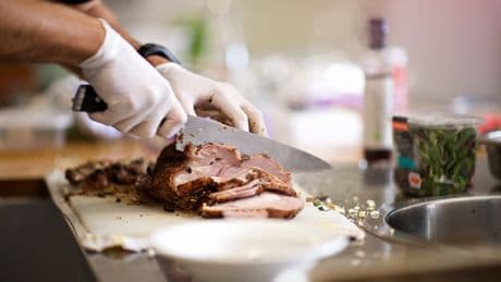 Schneiden Sie Fleisch so? Dann ist "zäh" vorprogrammiert