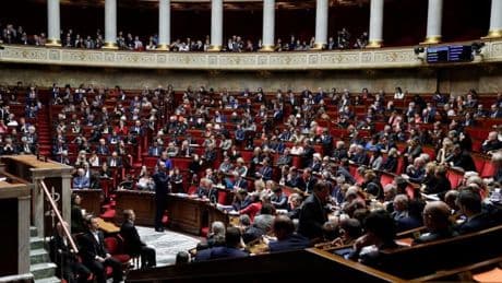 Véhicules thermiques: l'Assemblée approuve la suppression des "zones à faibles émissions"
